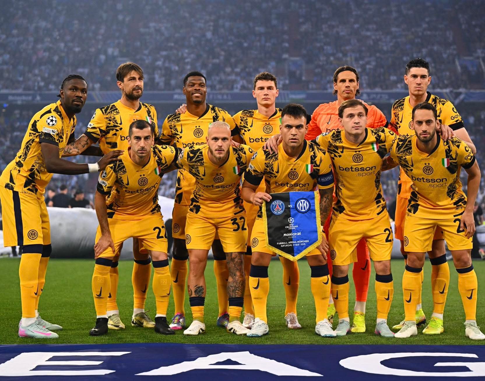 爱游戏-国际米兰训练开放日,集结日门线救险引欢呼,意大利杯在即,轮换策略成焦点