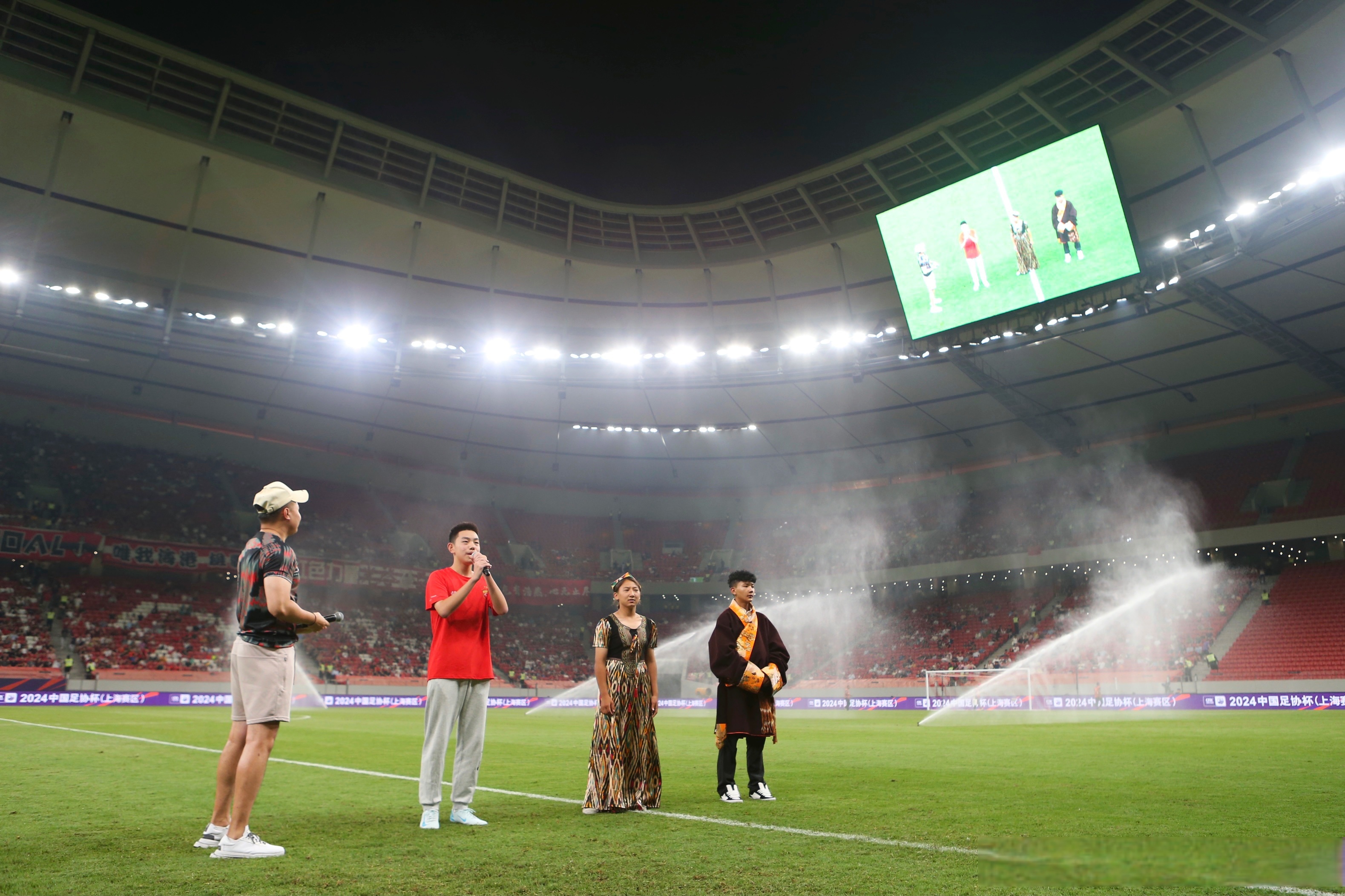 爱游戏体育-cba联赛季前赛未开先火引热议