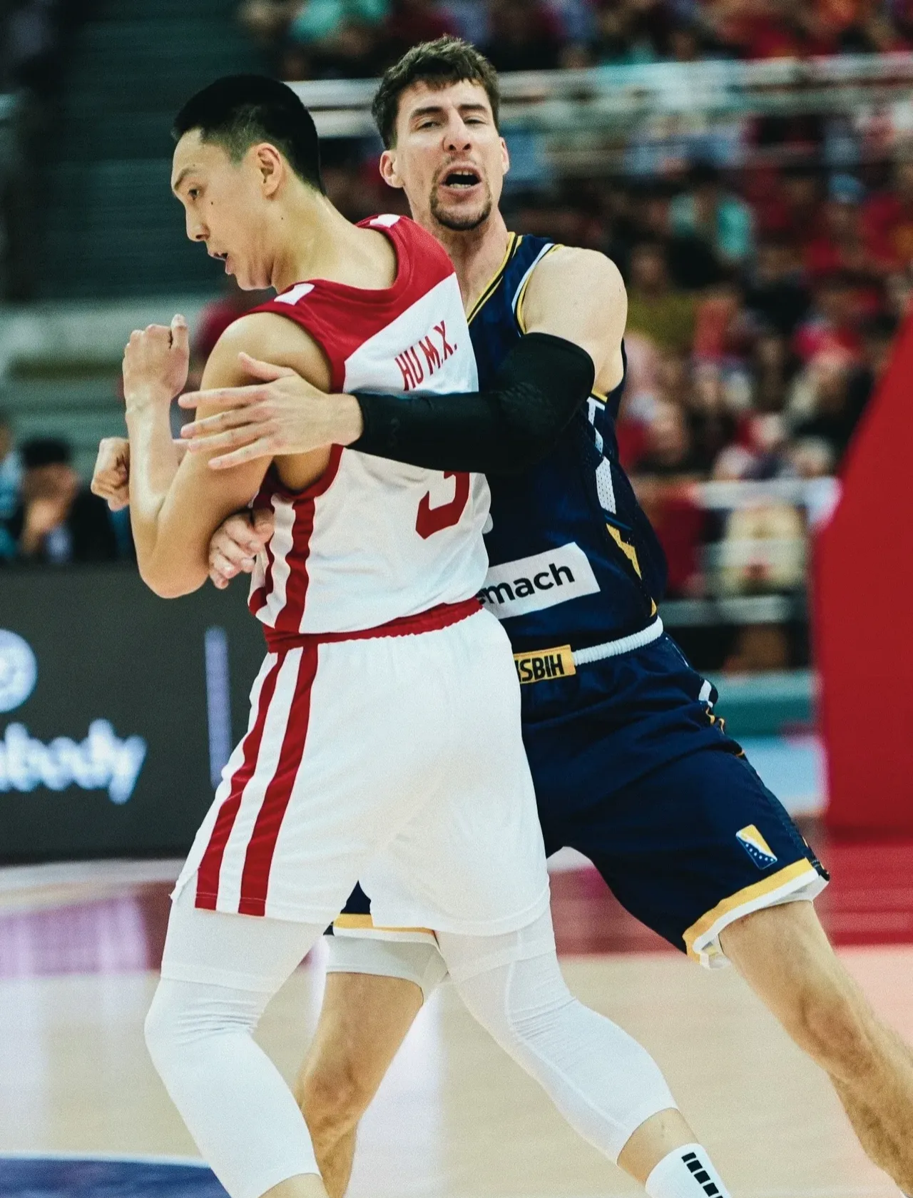 爱游戏体育-赛地聚焦——欧联今夜热度飙升，深圳男篮完成体检，压力陡增，身体对抗强度拉满的简单介绍