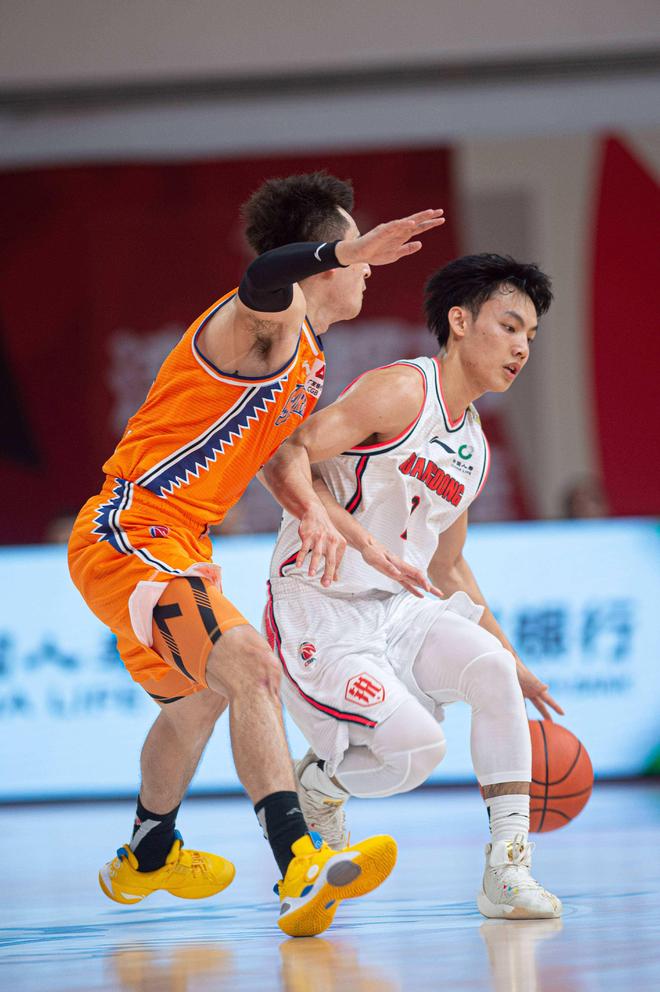 爱游戏app-包含广东宏远清晨止住颓势;志在欧超杯名次提升;质疑声仍在;纪律约束更严格的词条