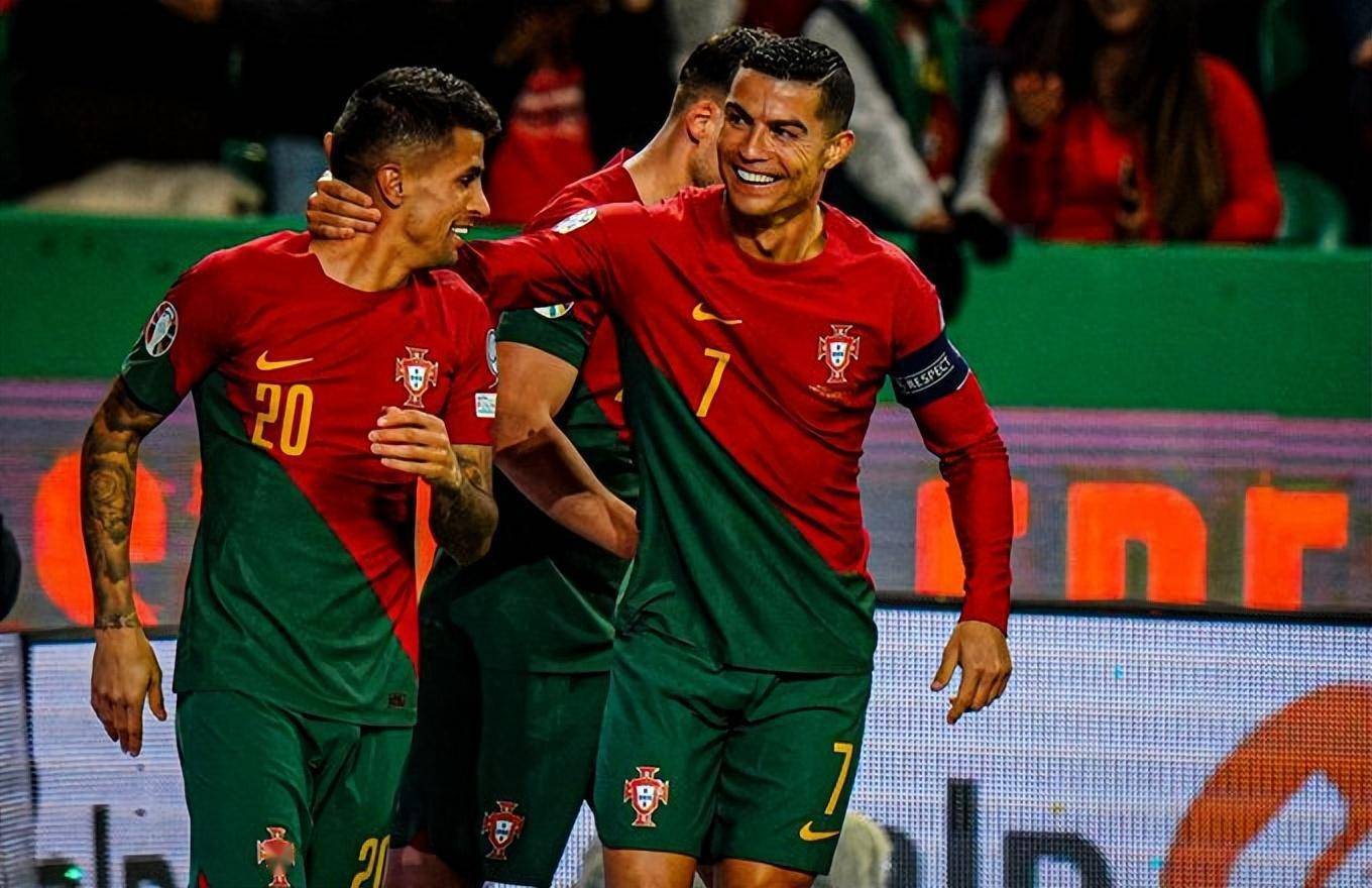 爱游戏app-关于那不勒斯发布备战花絮，赛后迎来里程碑，欧超杯任务艰巨，医务组通报恢复的信息